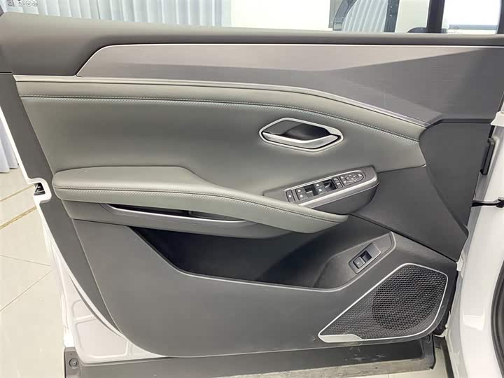 BYD Song L DM-i Hybrid, 2024 — фото 8 из 9