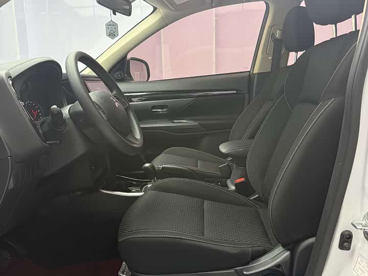 Mitsubishi Outlander, 2022 — фото 9 из 9