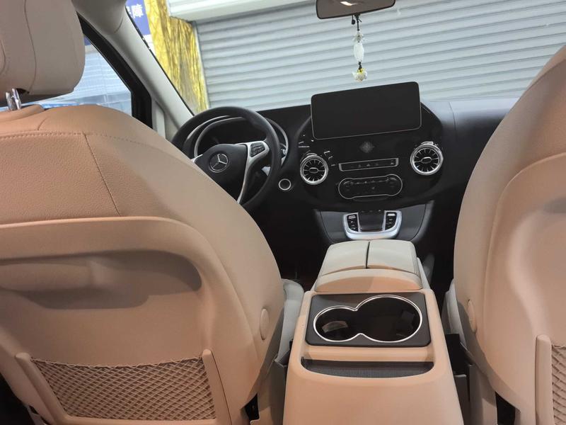 Mercedes-Benz V-Class, 2022 — фото 9 из 12