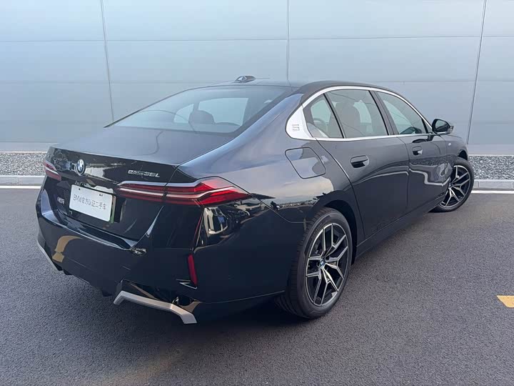 BMW i5, 2025 — фото 8 из 9