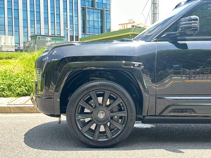 BYD Yangwang U8, 2025 — фото 5 из 9