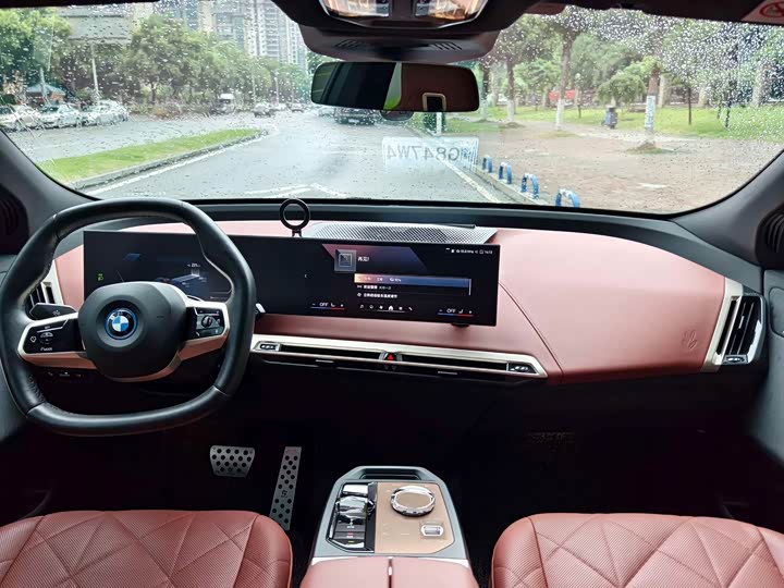 BMW iX, 2023 — фото 7 из 9