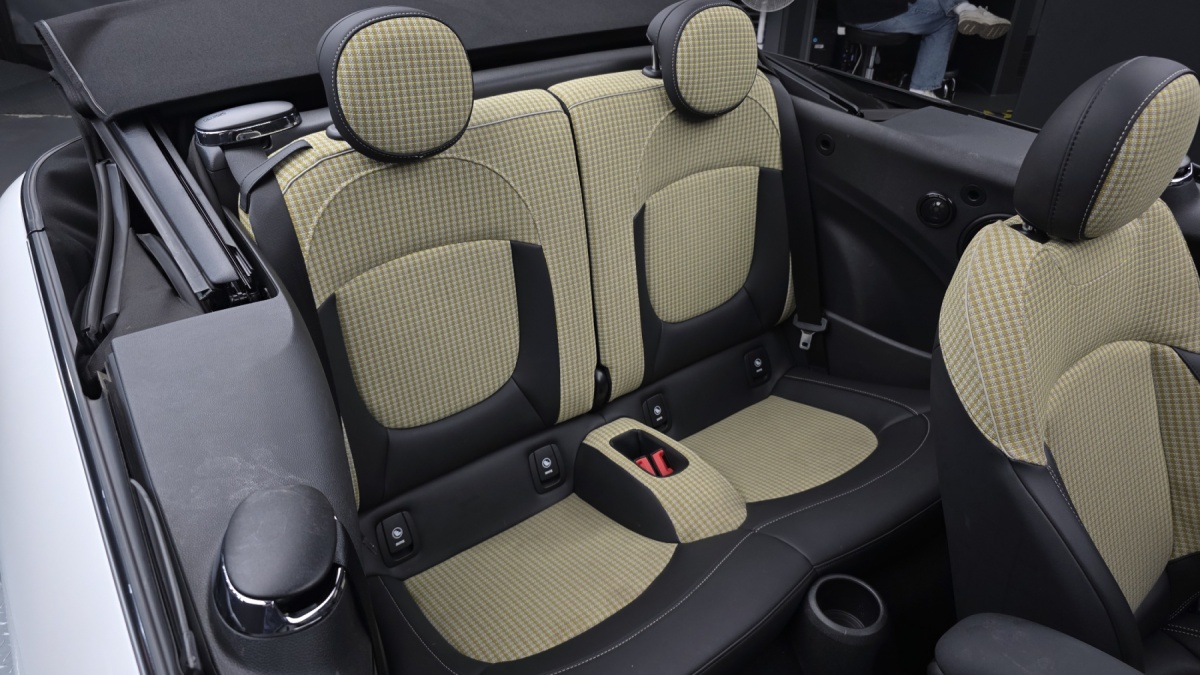 Mini Cooper Convertible, 2023 — фото 11 из 12