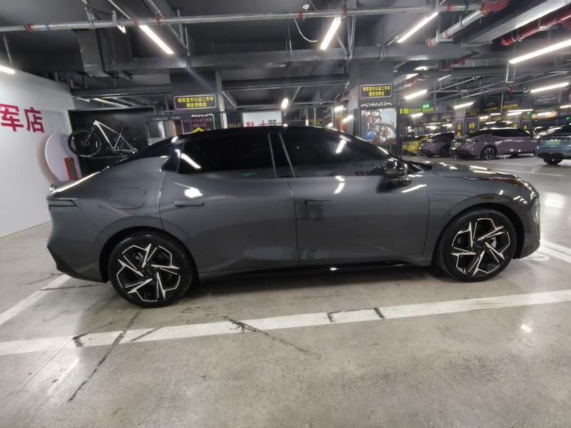 Lynk & Co 07 EM-P Hybrid, 2025 — фото 8 из 12