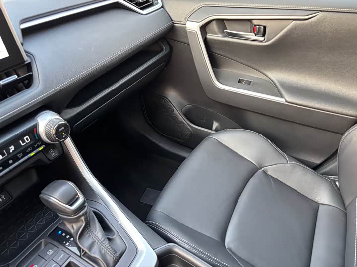 Toyota Wildlander, 2022 — фото 8 из 9