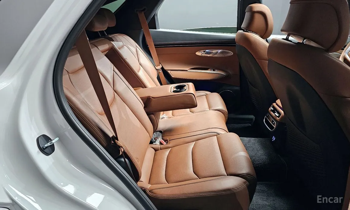 Genesis GV70, 2023 — фото 12 из 12