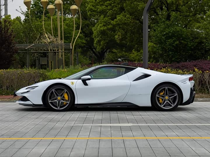 Ferrari SF90, 2022 — фото 7 из 9