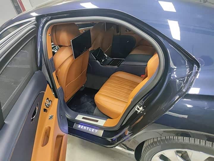 Bentley Flying Spur, 2022 — фото 9 из 9