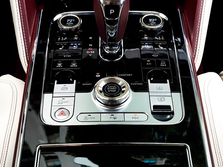 Bentley Flying Spur, 2023 — фото 9 из 9
