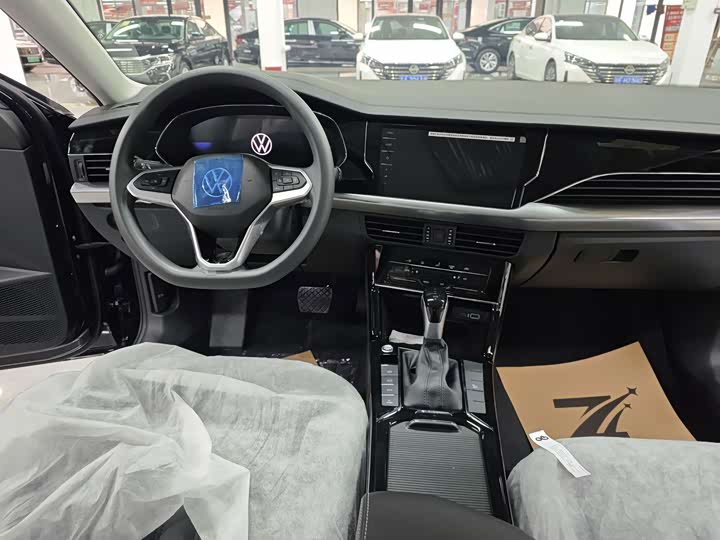 Volkswagen Passat Hybrid, 2025 — фото 9 из 9