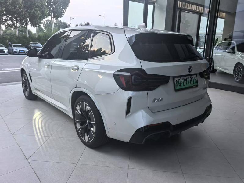 BMW iX3, 2023 — фото 4 из 10