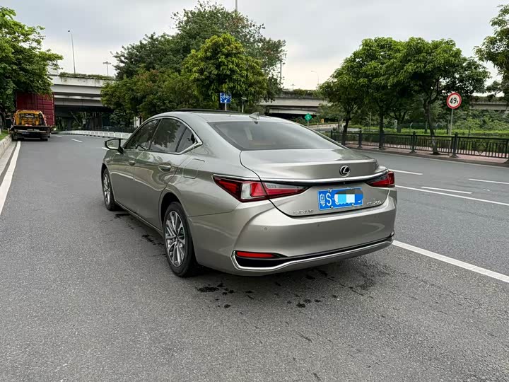Lexus ES, 2022 — фото 4 из 9