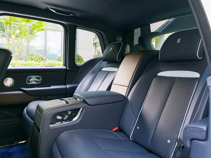 Rolls-Royce Cullinan, 2023 — фото 6 из 9