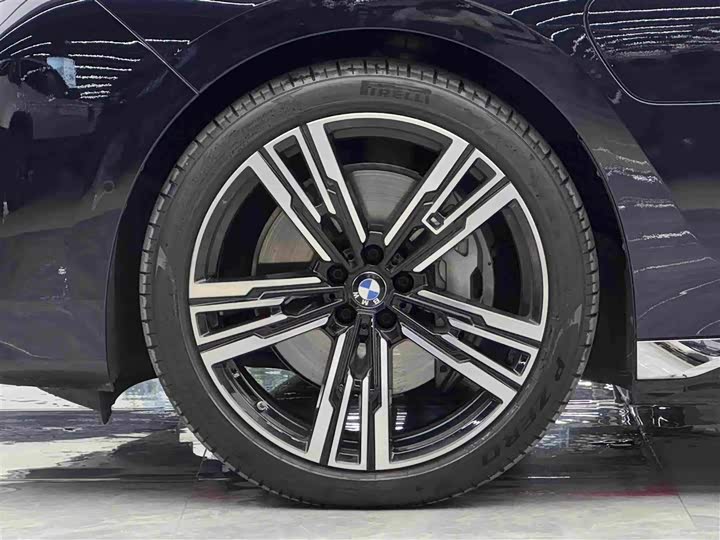 BMW i7, 2023 — фото 4 из 9