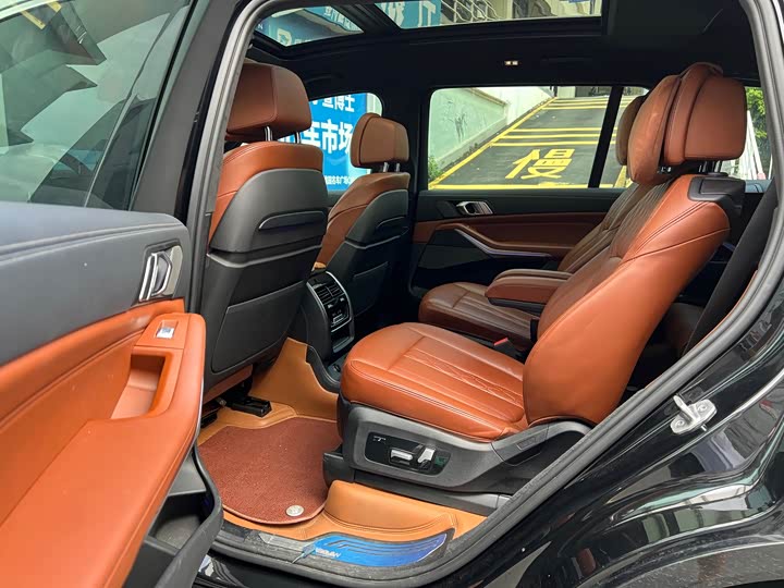 BMW X7, 2023 — фото 4 из 9