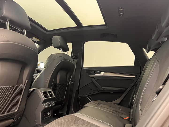 Audi Q5L Sportback, 2022 — фото 6 из 9