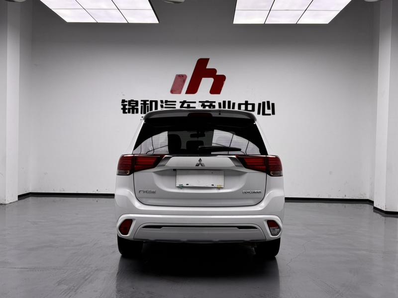 Mitsubishi Outlander, 2023 — фото 5 из 12