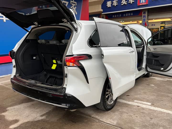 Toyota Sienna, 2022 — фото 7 из 9