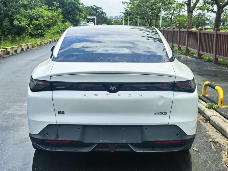 BAIC Arcfox Alpha S5, 2025 — фото 6 из 12