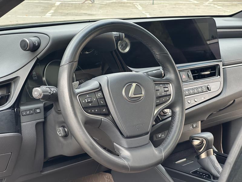 Lexus ES, 2023 — фото 10 из 12