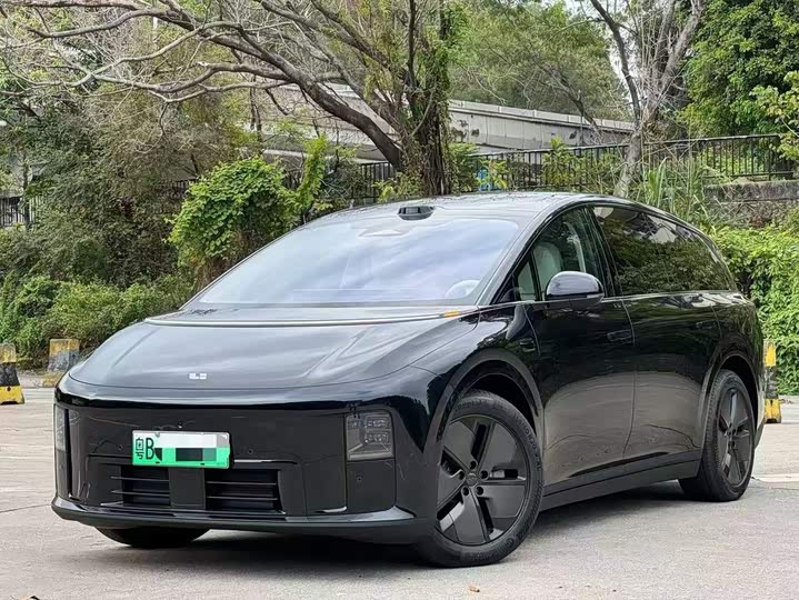 LiXiang i8, 2025 — купить в Санкт-Петербурге под ключ