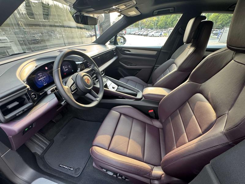 Porsche Macan EV, 2024 — фото 11 из 12