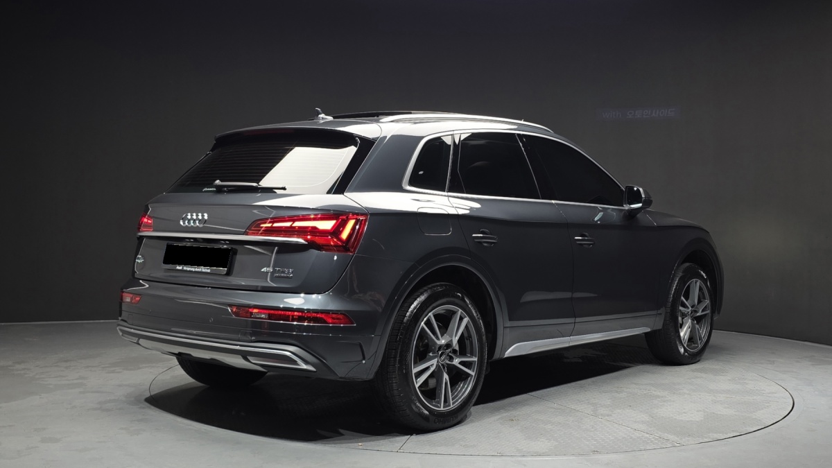 Audi Q5, 2022 — фото 2 из 12