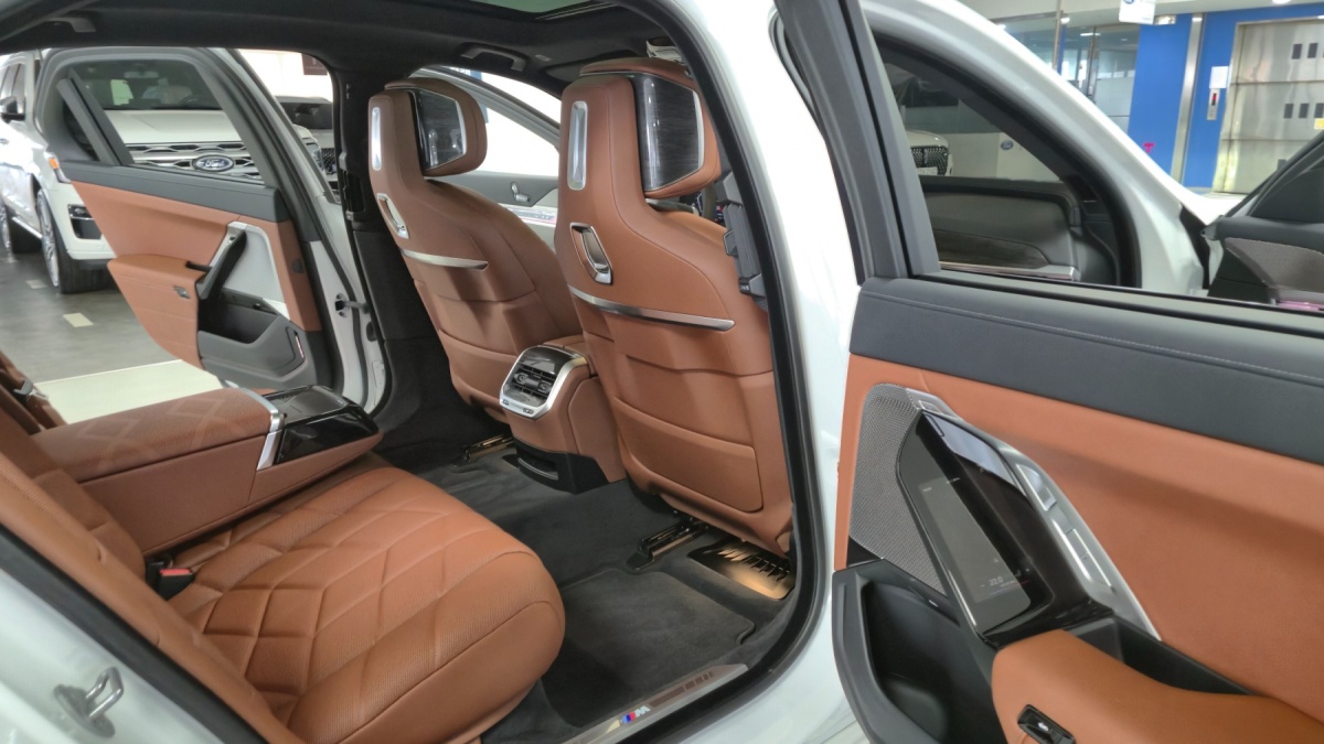 BMW 7 Series, 2025 — фото 11 из 12