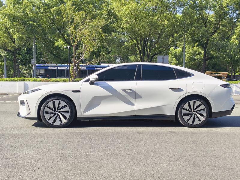 Geely Galaxy E8, 2024 — фото 4 из 12