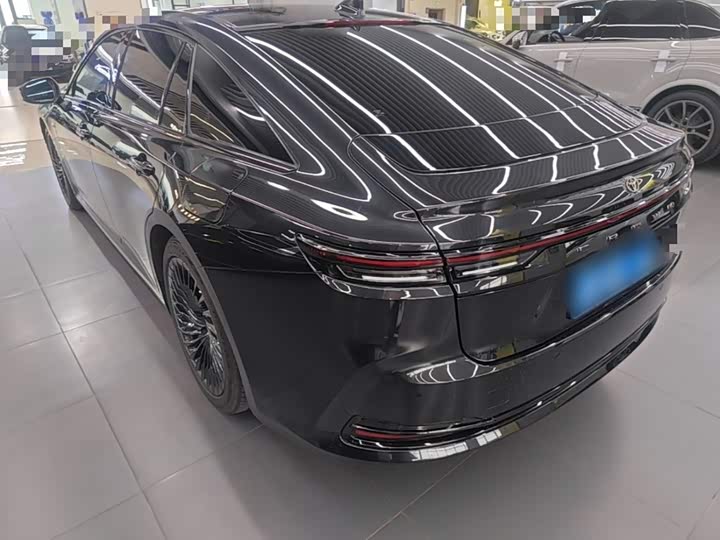 Toyota Crown Sedan, 2025 — фото 5 из 9
