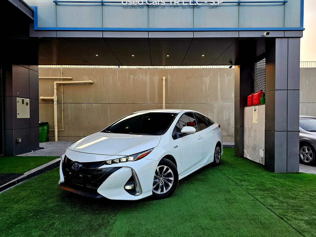 Toyota Prius, 2022 — фото 3 из 10