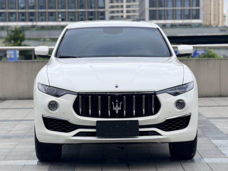 Maserati Levante, 2023 — фото 2 из 11