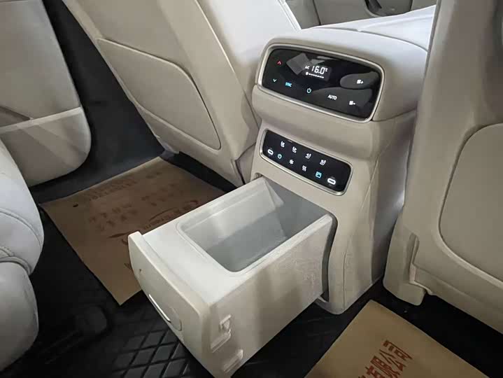 Dongfeng Yipai eπ 008, 2025 — фото 9 из 9