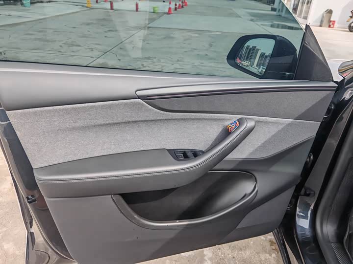 Tesla Model Y, 2025 — фото 6 из 9