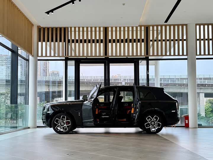 Rolls-Royce Cullinan, 2025 — фото 4 из 9