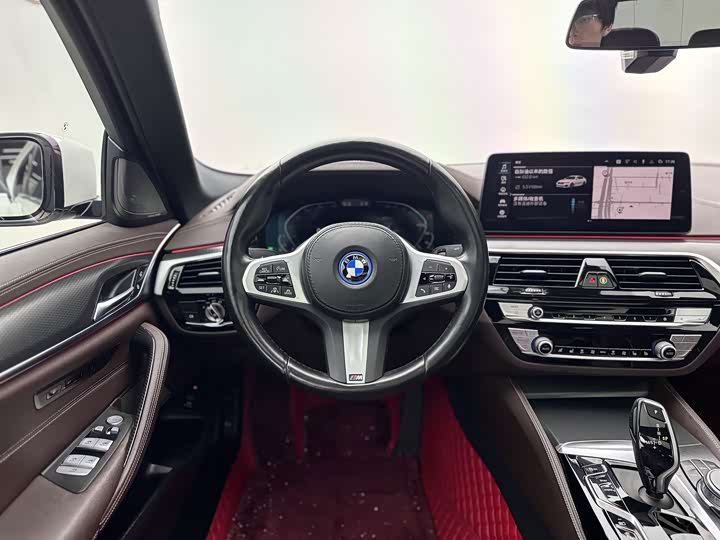 BMW 5 Series Hybrid, 2022 — фото 8 из 9
