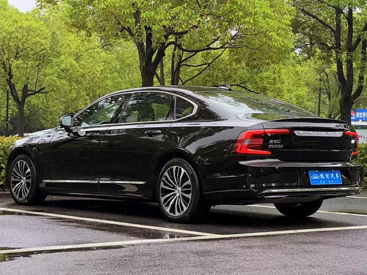 Volvo S90 Hybrid, 2023 — фото 7 из 12