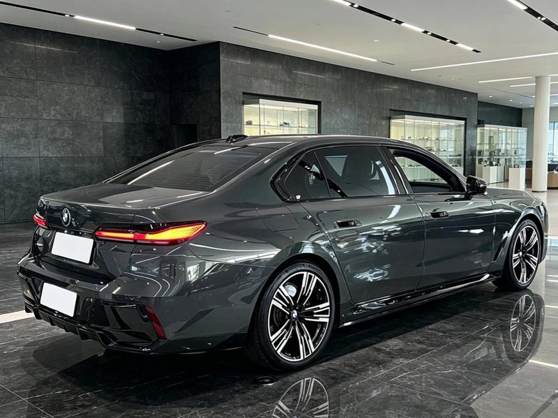 BMW i7, 2024 — фото 5 из 9