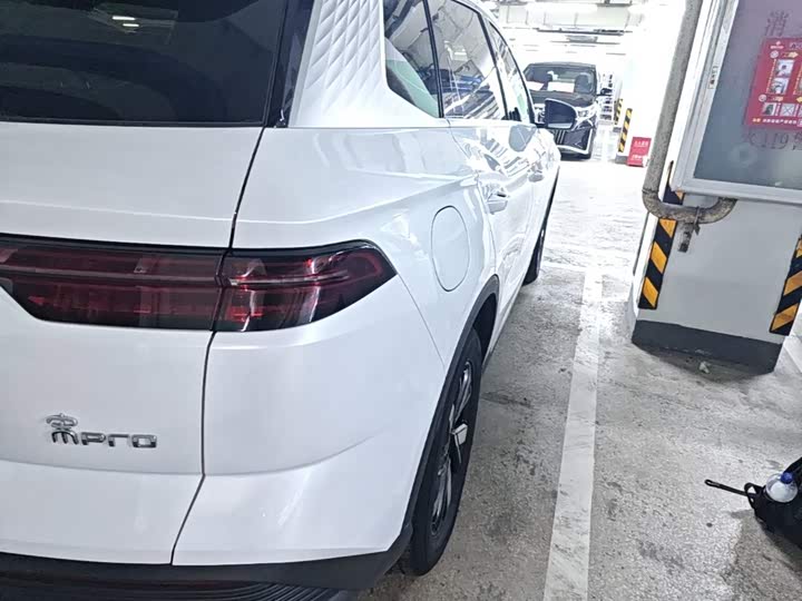 BYD Song Pro Hybrid, 2024 — фото 8 из 9
