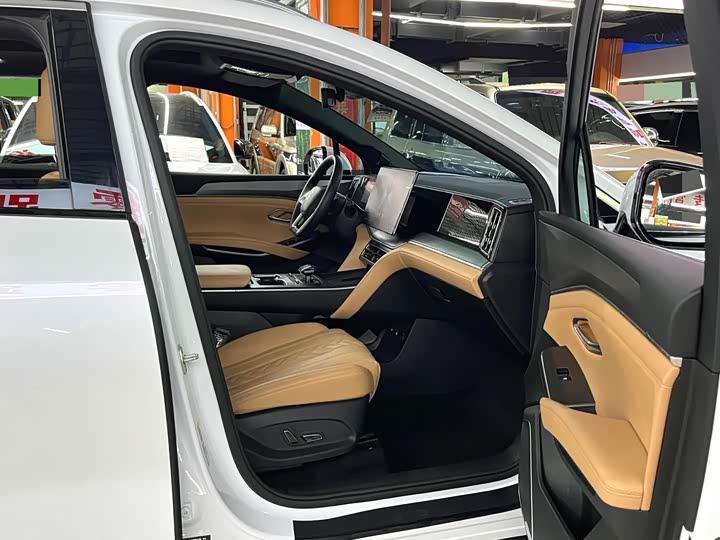BYD Song L DM-i Hybrid, 2024 — фото 8 из 9