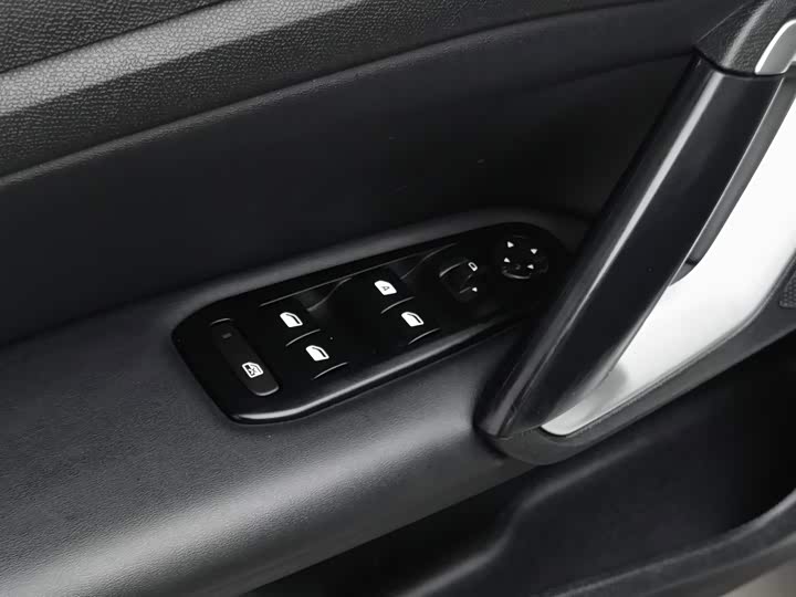 Peugeot 408, 2022 — фото 9 из 9