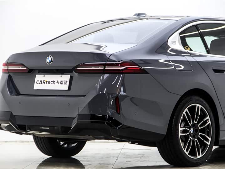 BMW 5 Series, 2024 — фото 8 из 9