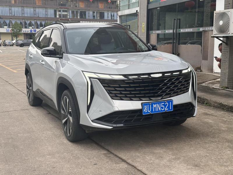 Geely Atlas L, 2024 — фото 3 из 12