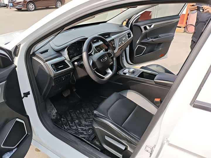 Geely Emgrand Hybrid/EV, 2023 — фото 7 из 9