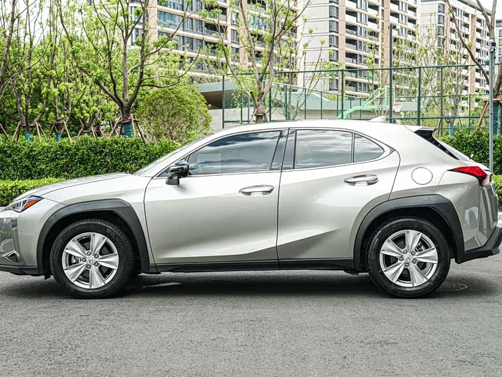 Lexus UX, 2022 — фото 7 из 9