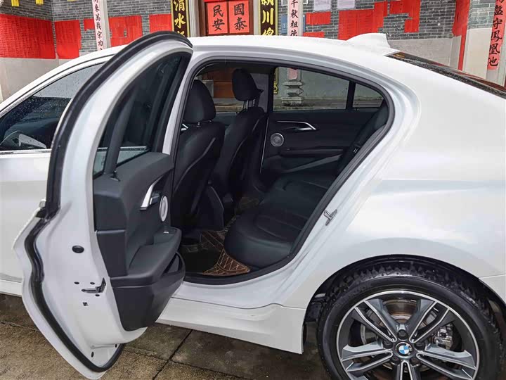 BMW 1 Series, 2022 — фото 6 из 9