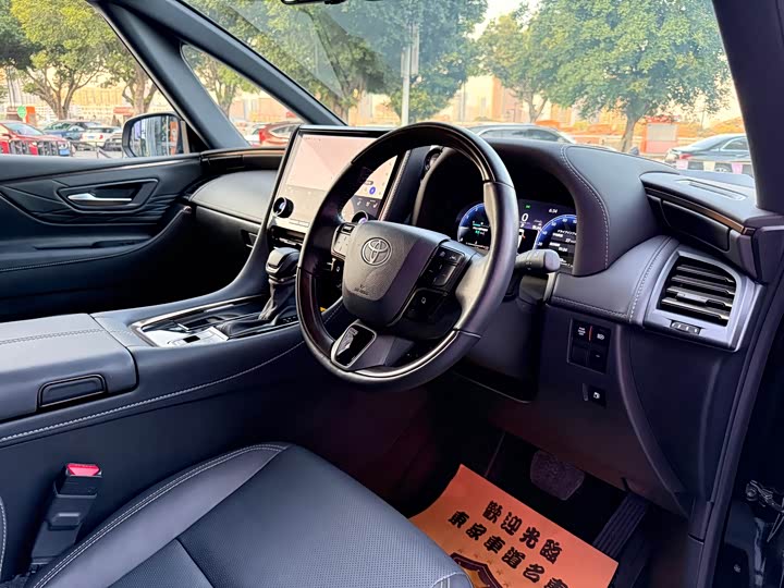 Toyota Alphard, 2025 — фото 9 из 9