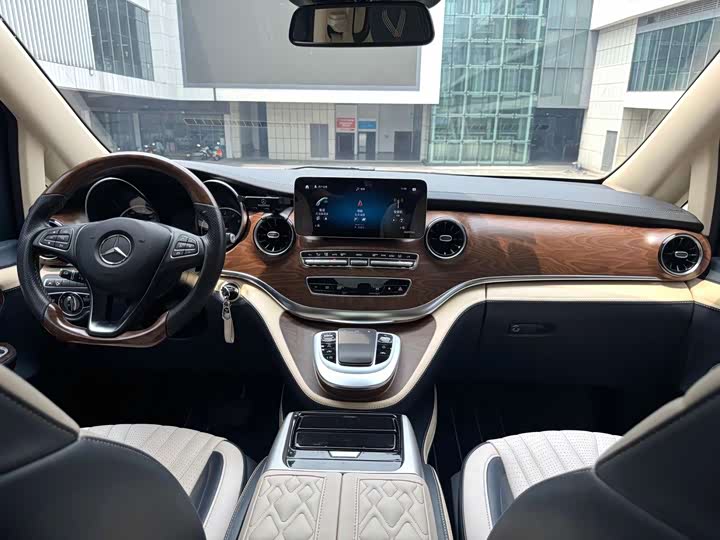 Mercedes-Benz V-Class, 2023 — фото 5 из 9