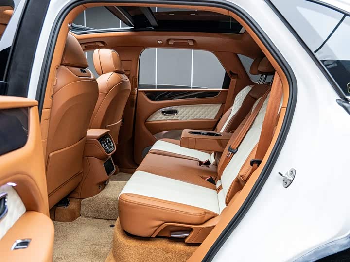 Bentley Bentayga, 2022 — фото 7 из 9