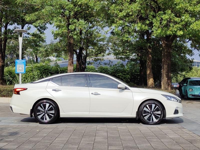 Nissan Teana, 2022 — фото 6 из 12
